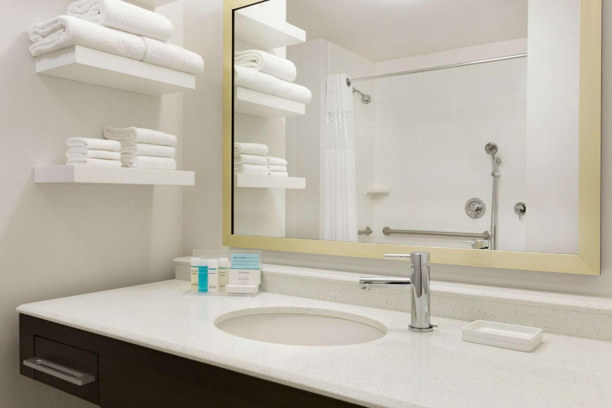 Hotel Hampton Inn By Hilton North Olmsted Cleveland Airport
